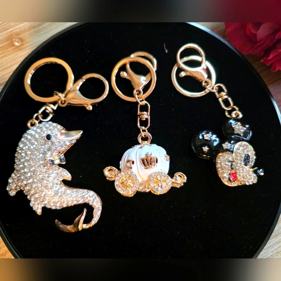 Glam Crystal Handbag & Keychain Set – Dolphin, Carriage & Mouse Charm - Picture 2 of 2